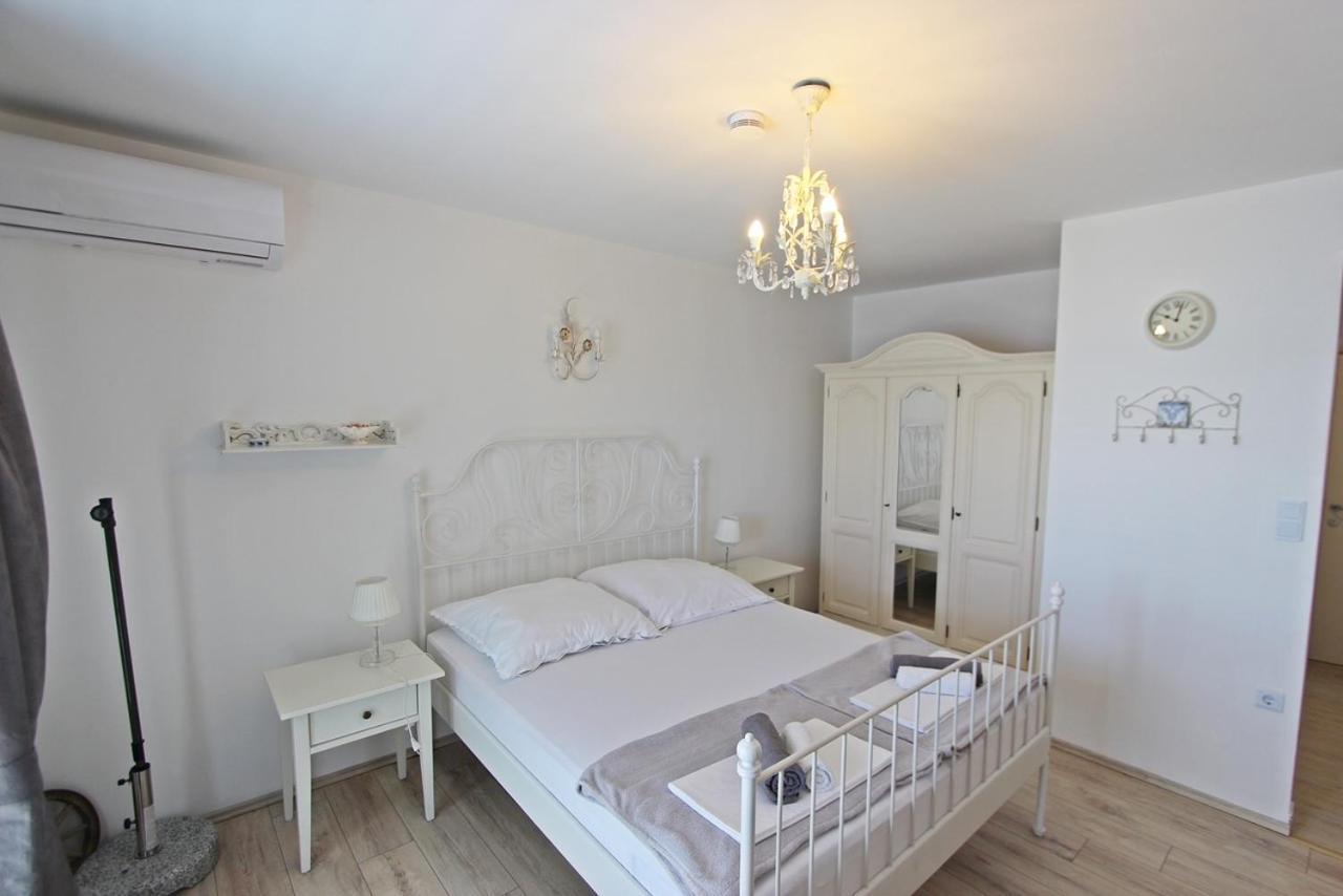 Villa Danica Murter Бетина Екстериор снимка